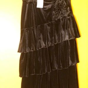 Beautiful new valour skirt.SharonTang brand.. Size M. $55